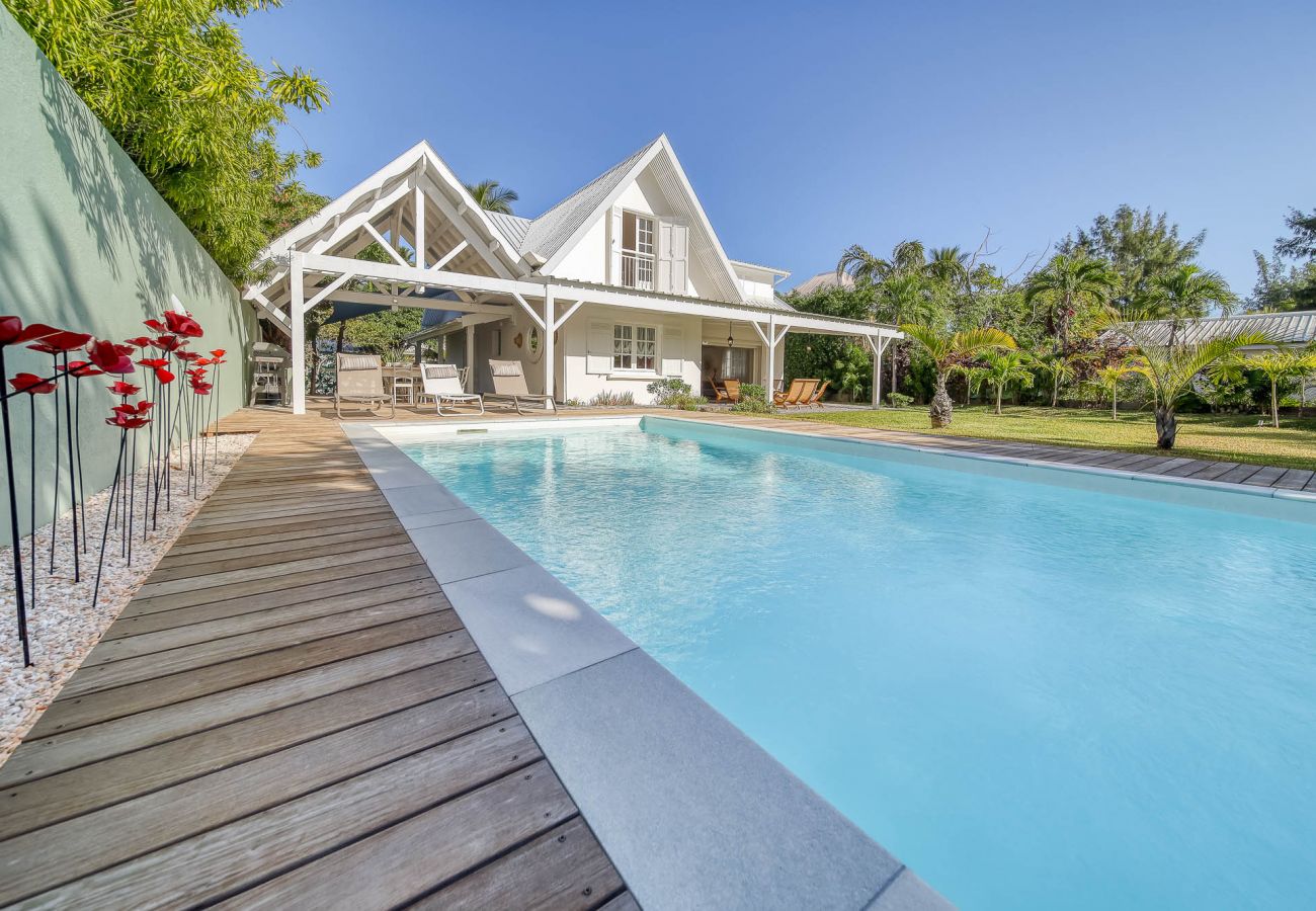 grande piscine privée et chauffé villa fleur de lune saline les bains